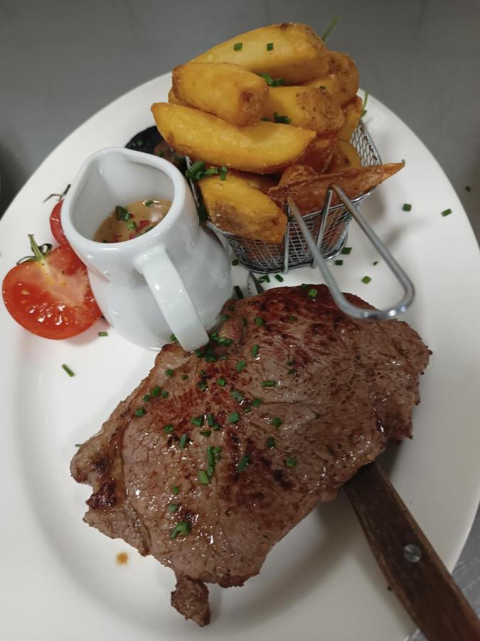 The Ynyscedwyn Arms Hotel 스완지 외부 사진